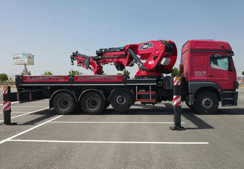 AKC 90.002 L6 / L4 Katlanır Bomlu Vinç